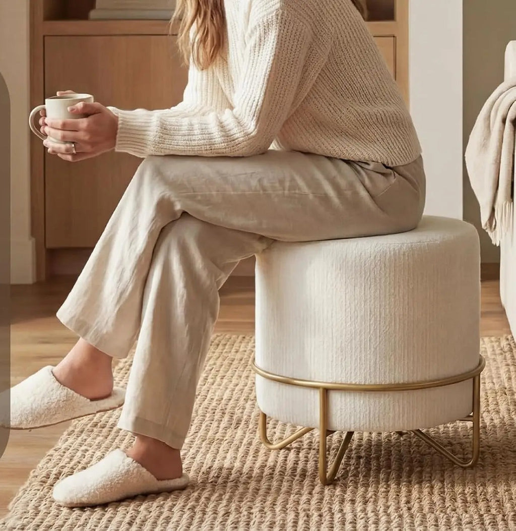 Tabouret Perle — pouf rond en chenille crème, base dorée – vue 4