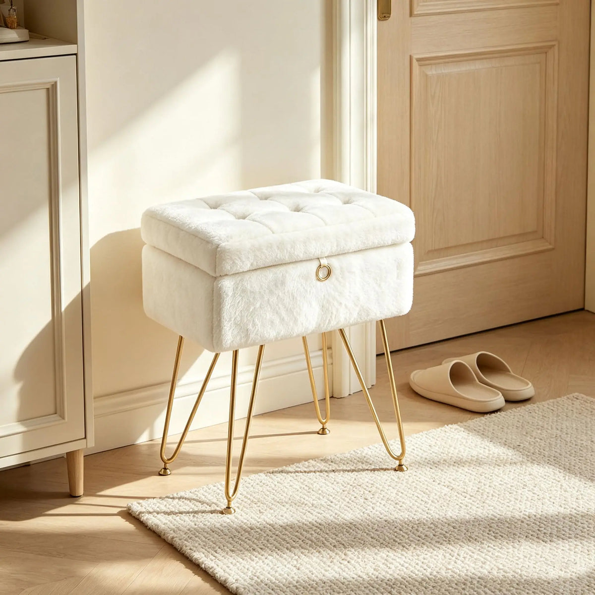 Tabouret Nuage — fausse fourrure, coffre de rangement et pieds dorés – vue 2